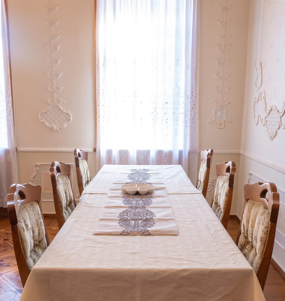 Photo of the whole room, Seating area, Dining area