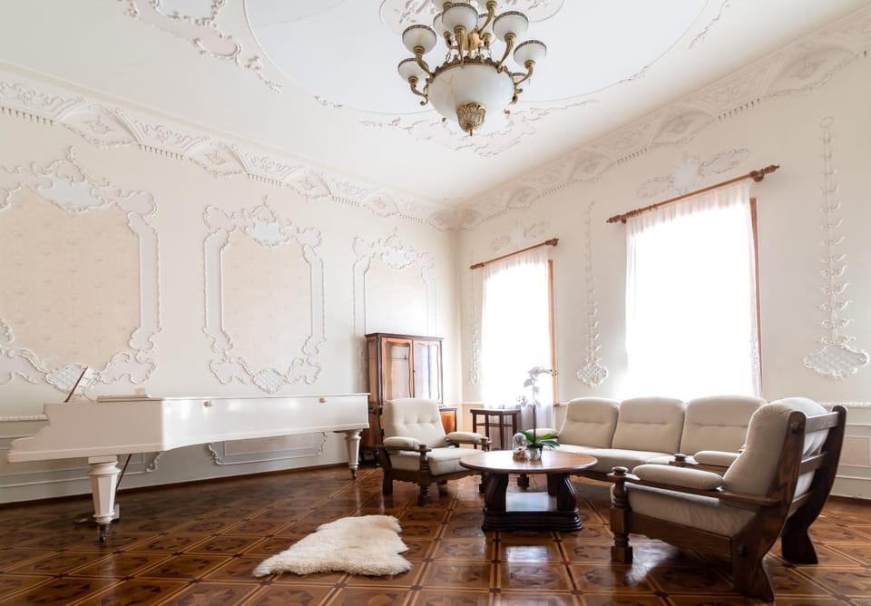 Living room, Seating area