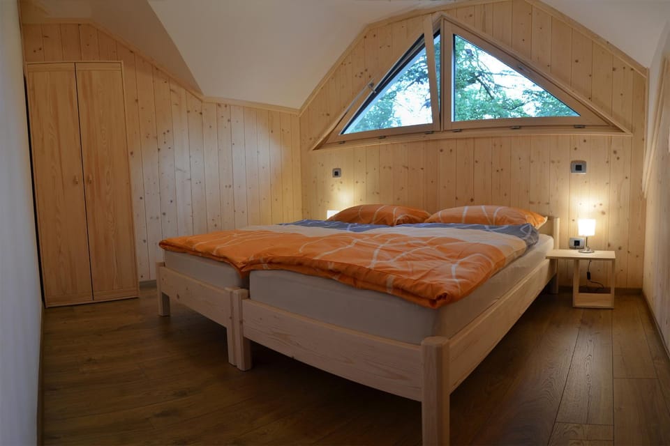 Photo of the whole room, Bedroom