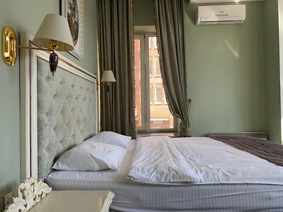 Bed, Bedroom, air conditioner