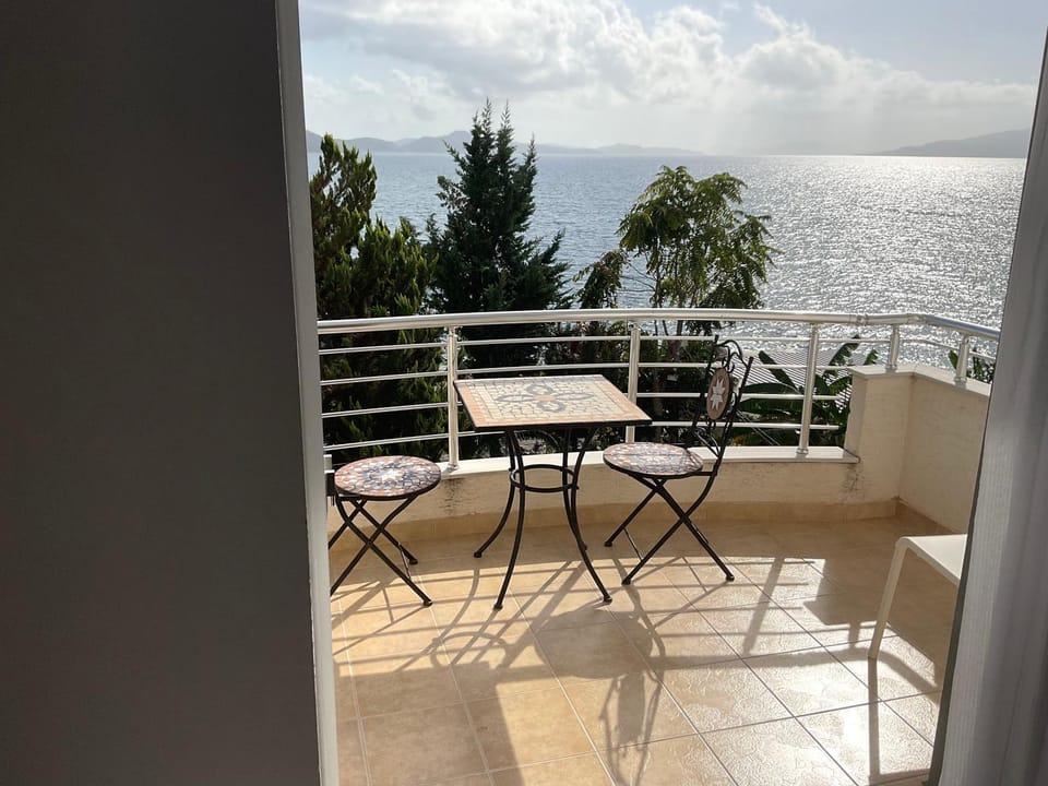 View (from property/room), Balcony/Terrace, Sea view