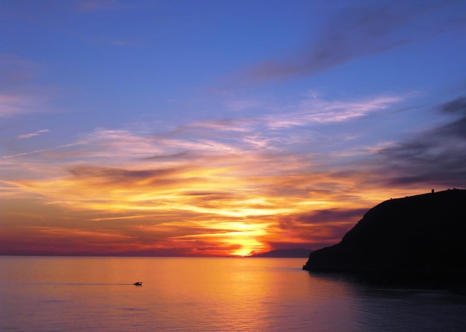 Apartamento con vista al mar a 3 minutos de la playa! Spacious Beach Apartment 3 min to the beach Apartment in La Herradura