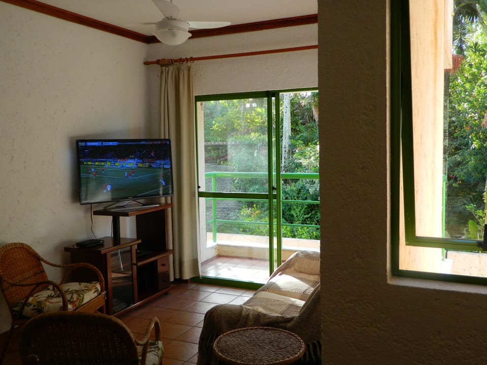 TV and multimedia, Seating area, Garden view