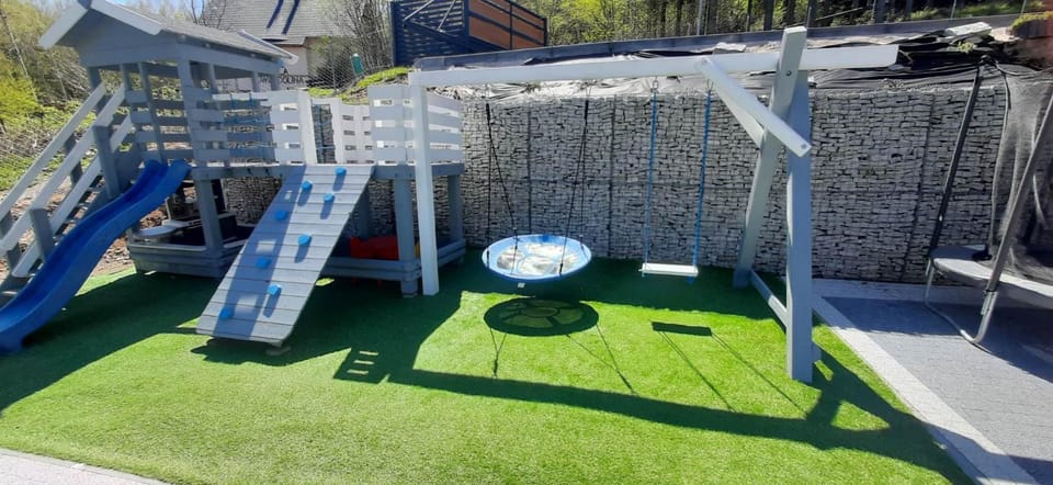 Spring, Day, Natural landscape, Children play ground, Garden, Evening entertainment, Garden view