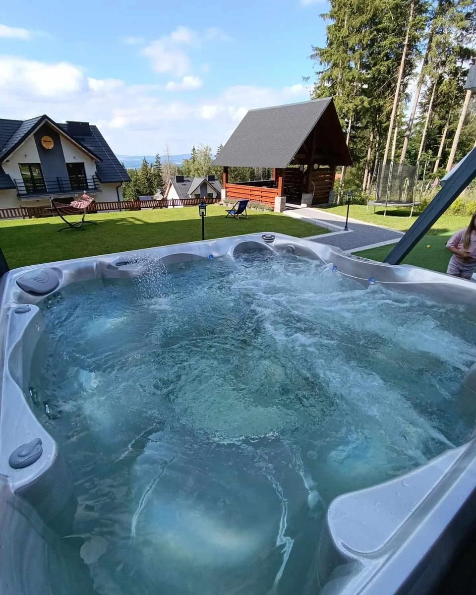 Hot Tub, Swimming pool