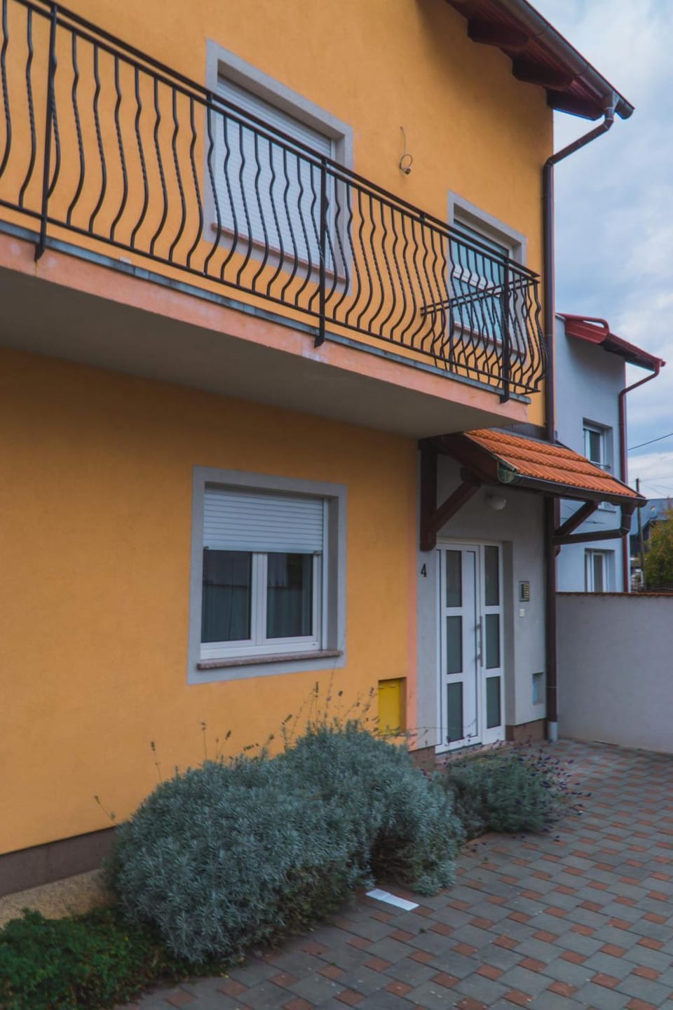 Facade/entrance
