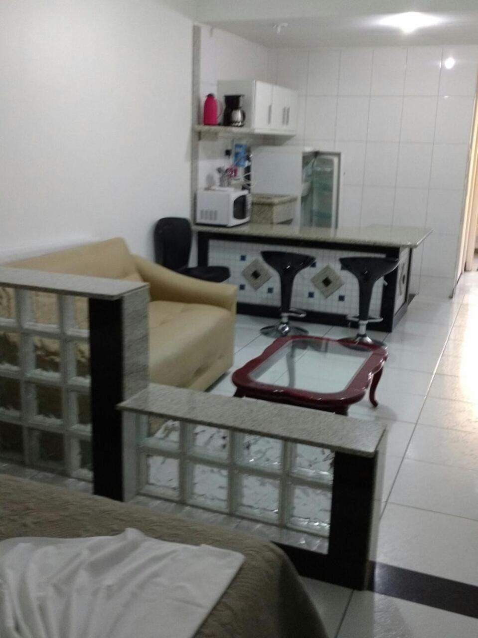 Coffee/tea facilities, Kitchen or kitchenette, Living room