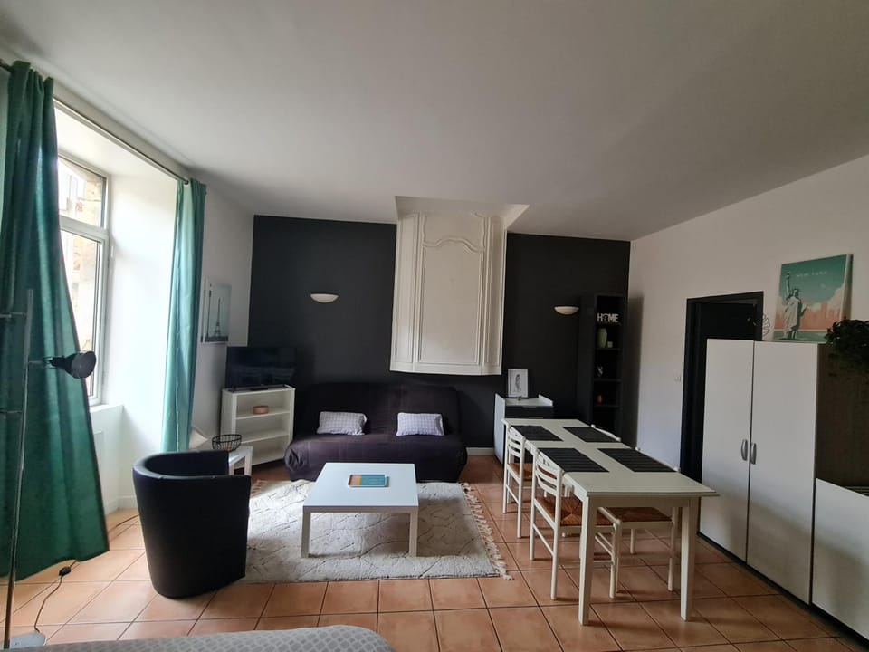 LE PRIEURE - STUDIOS jusqu'à 4 personnes Apartment in Béziers