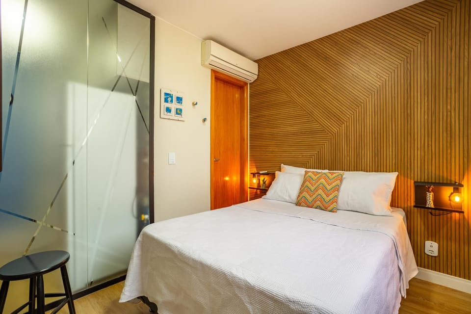 Bed, Photo of the whole room, Decorative detail, Bedroom, air conditioner