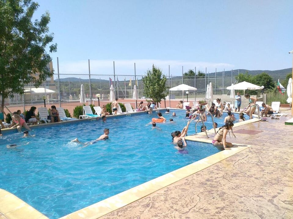Swimming pool, Swimming pool, children, older children