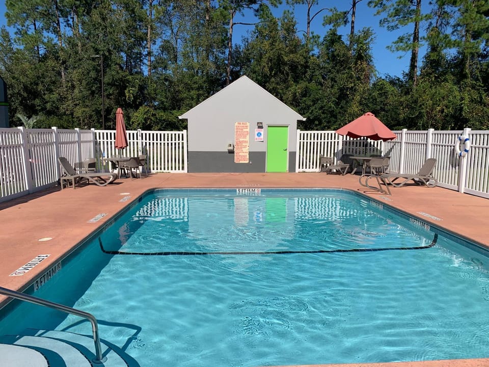 Day, Pool view, Swimming pool, sunbed