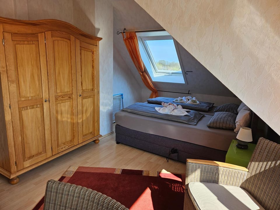 Bed, Photo of the whole room, Bedroom, wardrobe