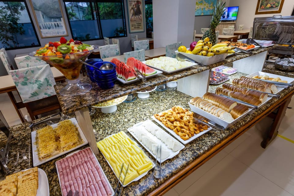 Area and facilities, Buffet breakfast
