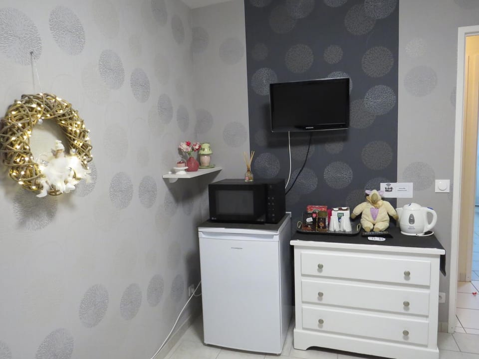 TV and multimedia, Coffee/tea facilities, Photo of the whole room, Bedroom, minibar