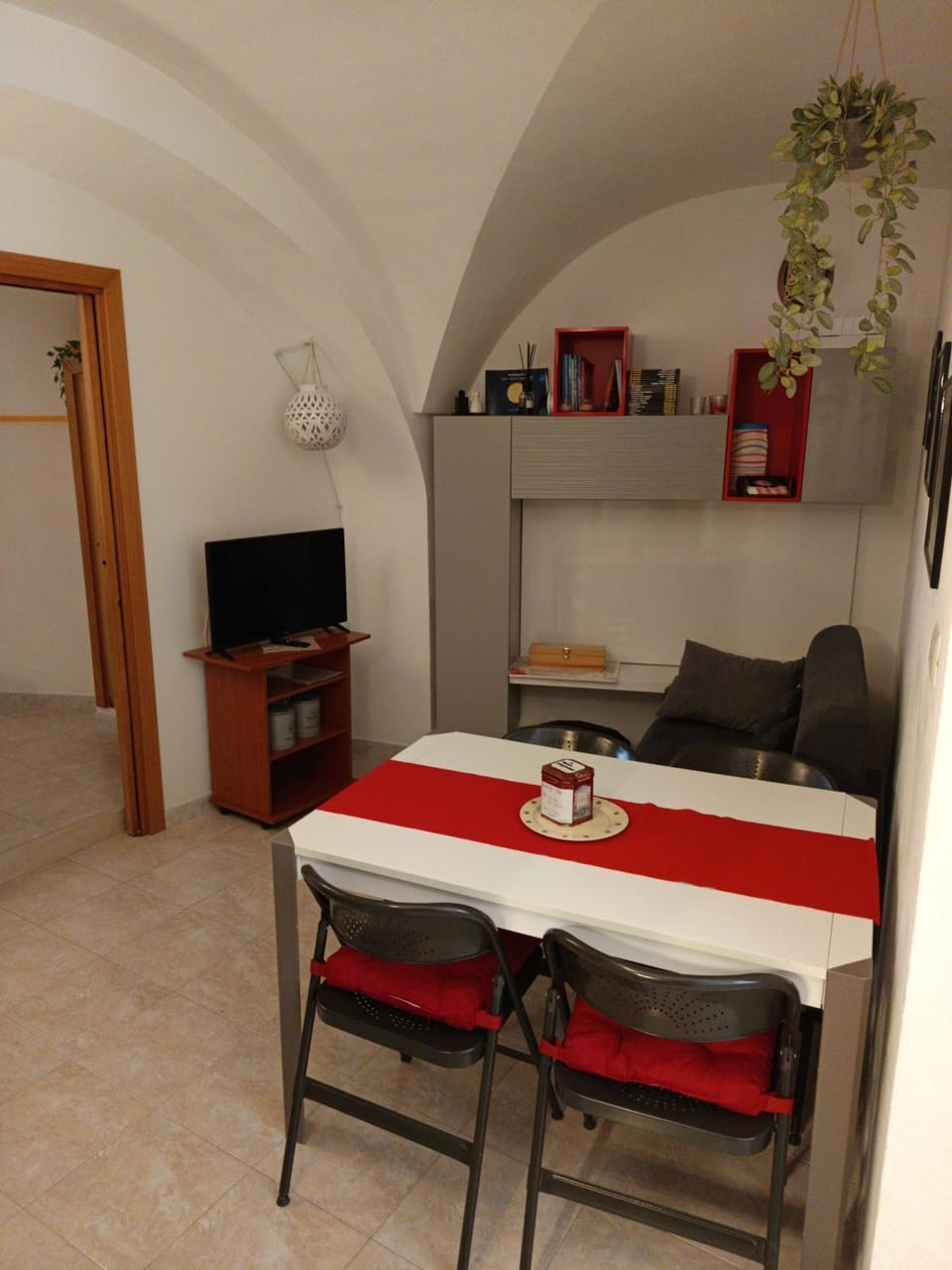 TV and multimedia, Coffee/tea facilities, Kitchen or kitchenette, Living room, Seating area, Dining area