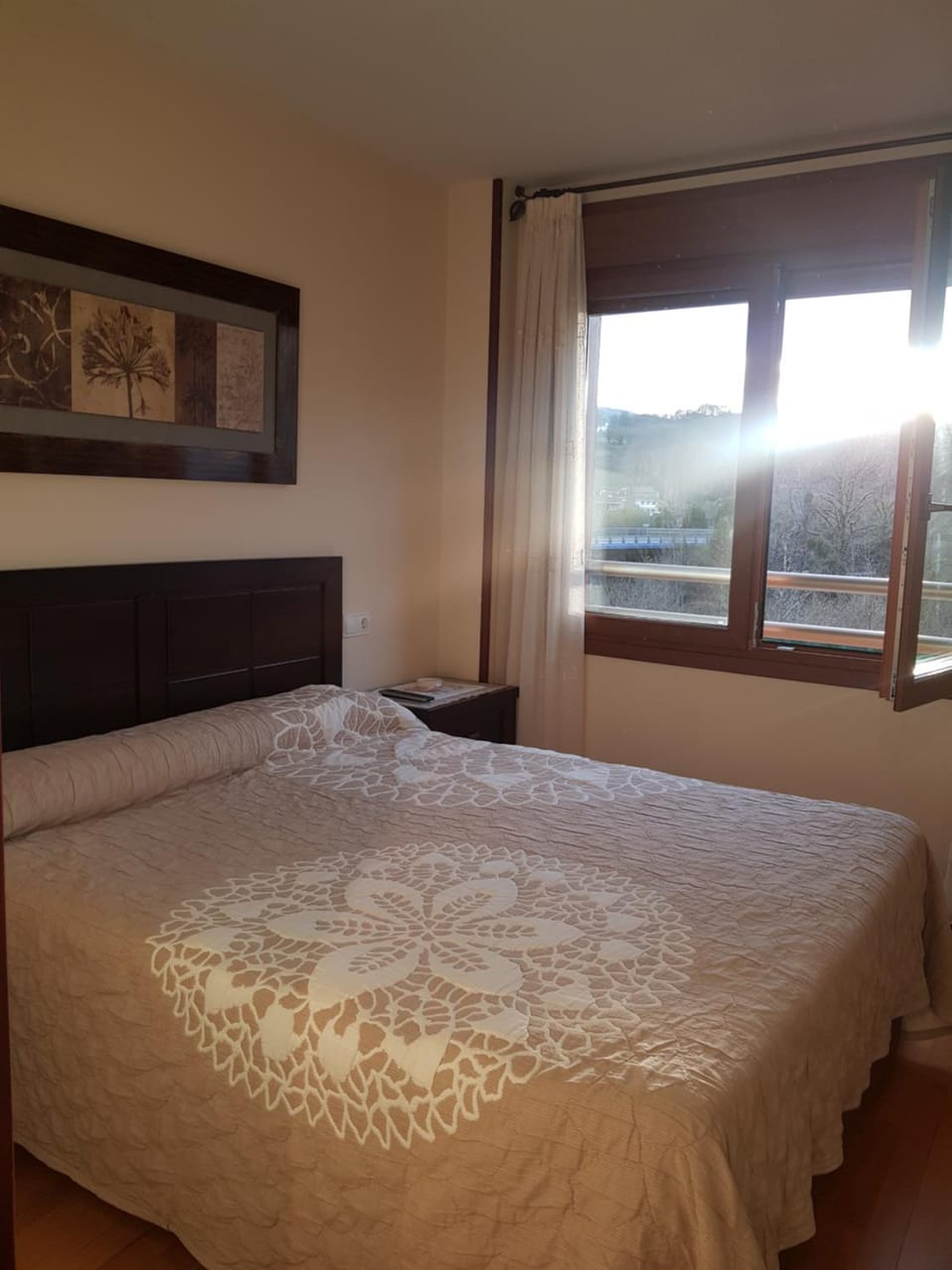 Bed, Photo of the whole room, Bedroom, Mountain view