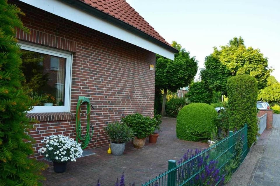 Property building, Garden, Balcony/Terrace
