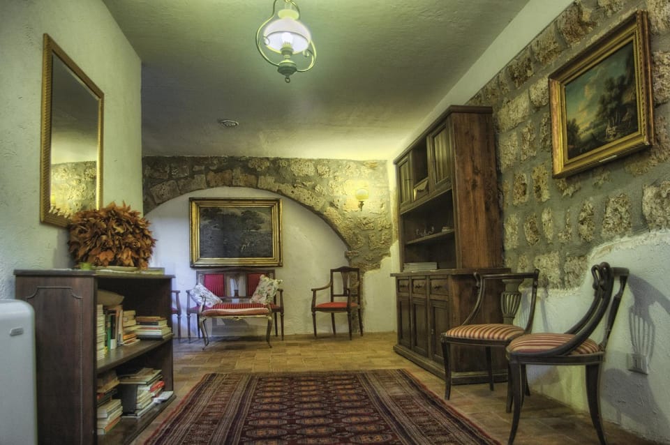 Photo of the whole room, Decorative detail, On site