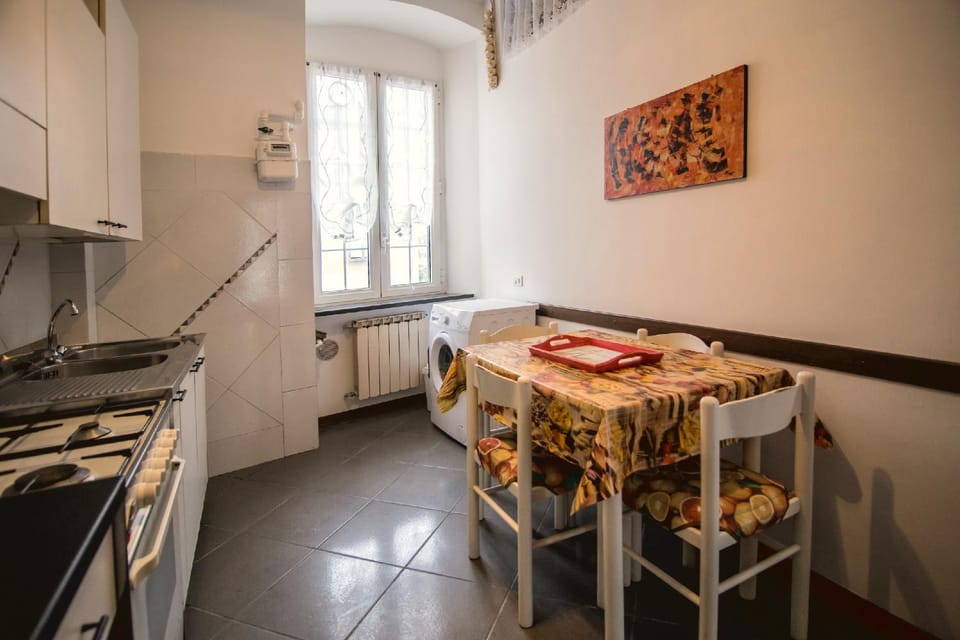 Coffee/tea facilities, Kitchen or kitchenette, Dining area, Area and facilities
