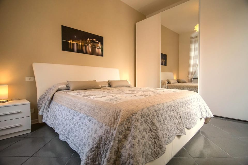 Bed, Photo of the whole room, Bedroom, City view, Garden view, internet