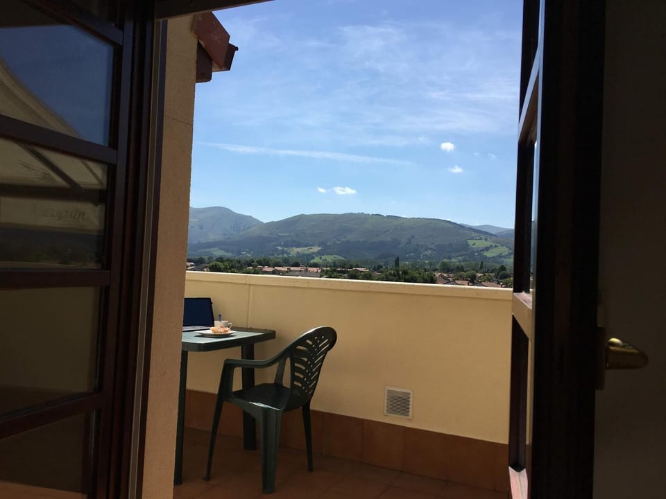 Balcony/Terrace, Mountain view