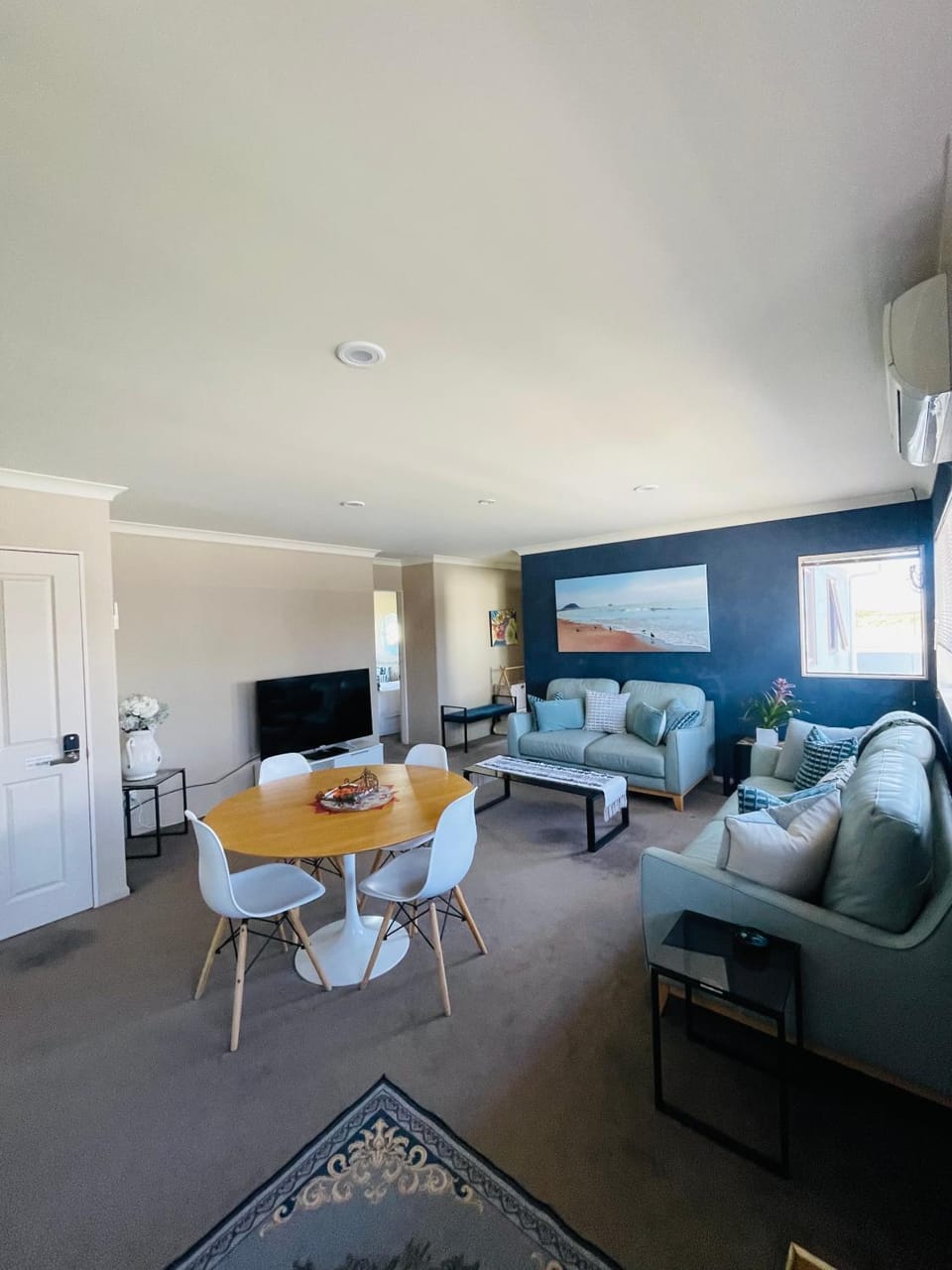 TV and multimedia, Living room, Dining area