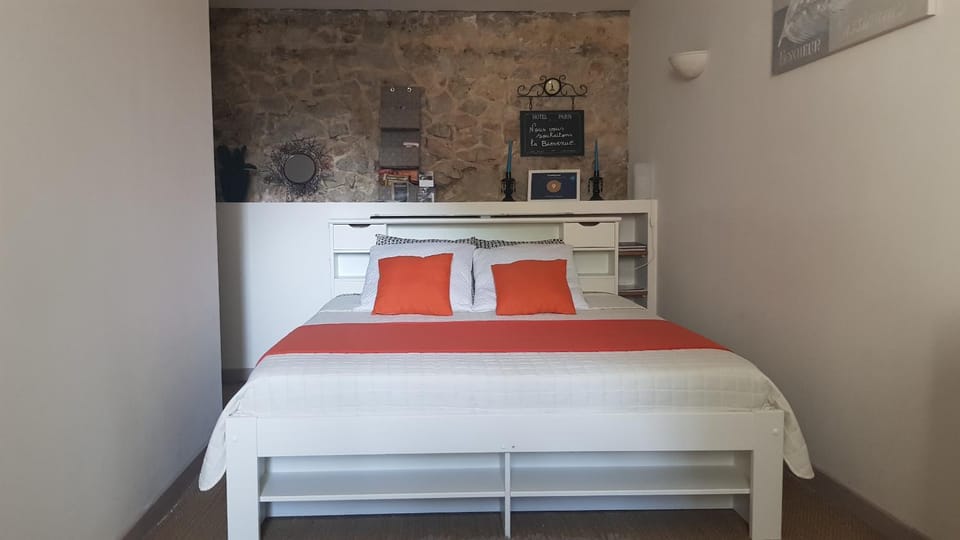 Chambre cocoon Bed and Breakfast in Provence-Alpes-Côte d'Azur