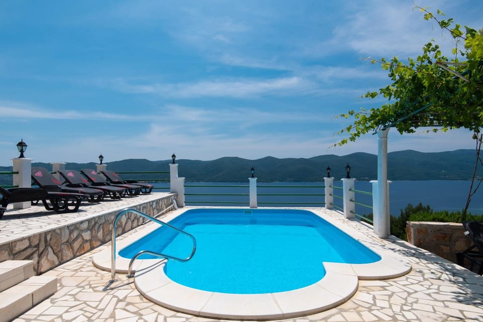 Pool view, Swimming pool