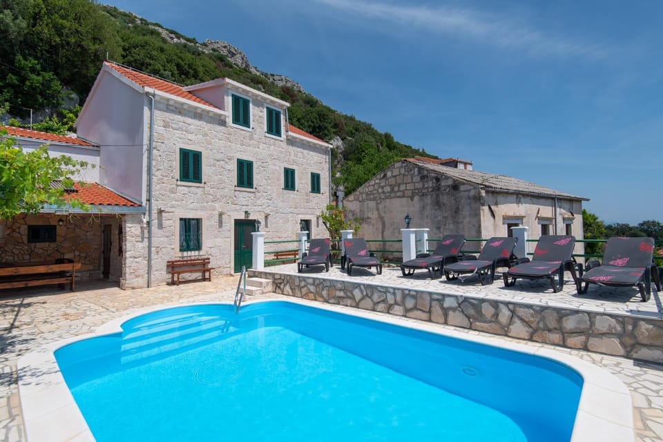 Property building, Pool view, Swimming pool