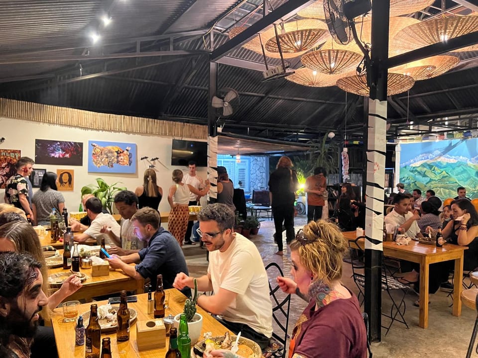 Restaurant/places to eat, Lounge or bar, Food and drinks