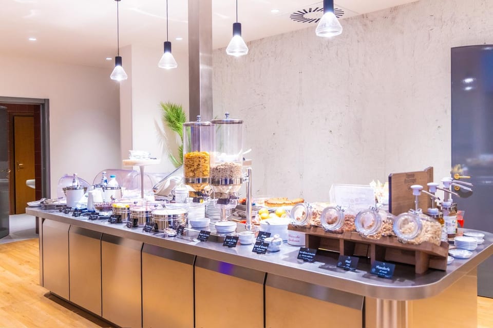 Food and drinks, Food, Breakfast, Continental breakfast, Buffet breakfast, Drinks