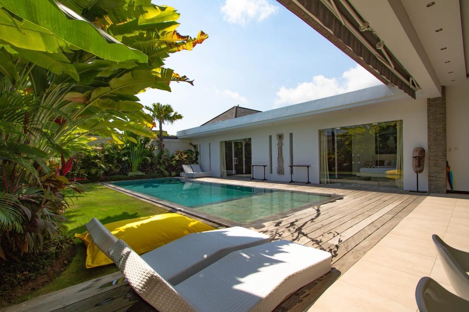 Villa Saha - Elegant 3-Bedroom in Seminyak Villa in Kuta