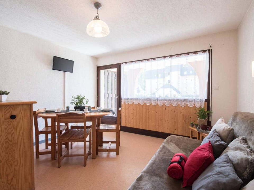 Appartement calme avec balcon, 6 personnes, centre Saint-Lary Soulan, proche remontées et parking privé - FR-1-296-155 Apartment in Saint-Lary-Soulan