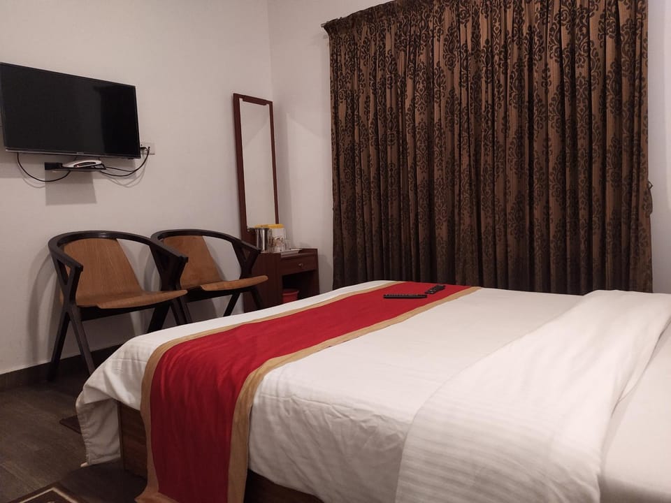 Rosepark Residency- Opposite Rosegarden Hotel in Ooty