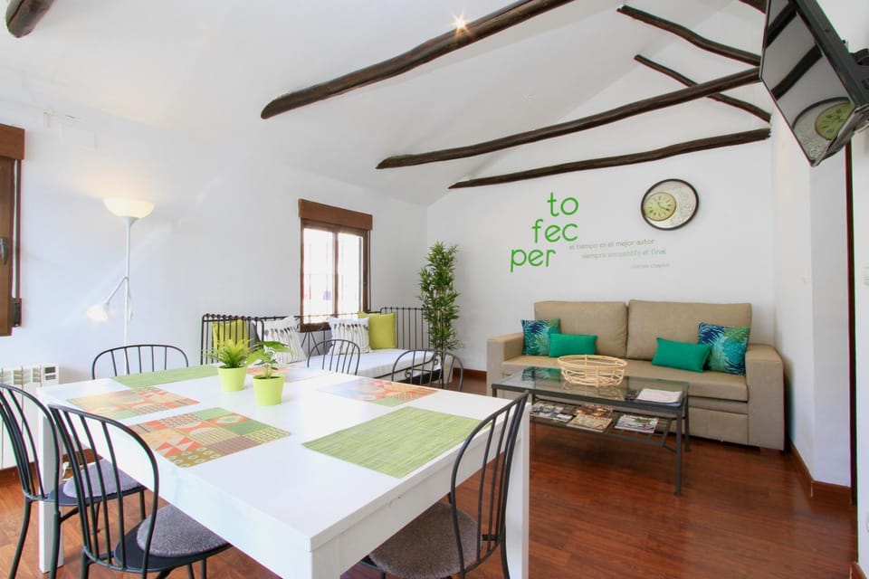 TV and multimedia, Living room, Seating area, Dining area