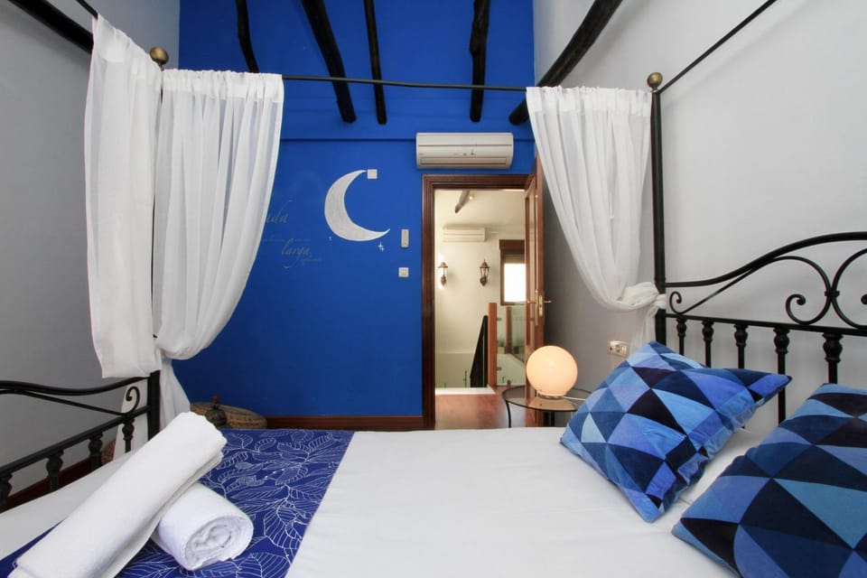Bed, Decorative detail, Bedroom, On site, Family, towels, air conditioner
