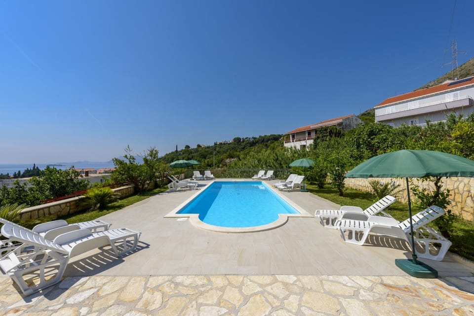 Property building, Day, Swimming pool