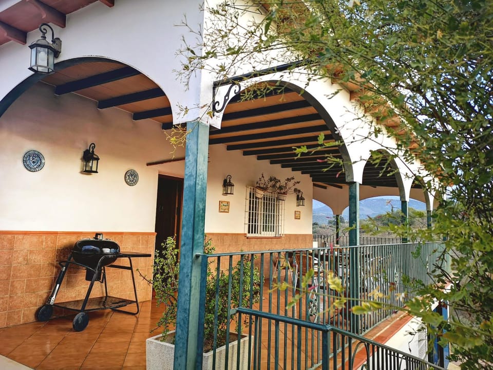 Facade/entrance, Balcony/Terrace