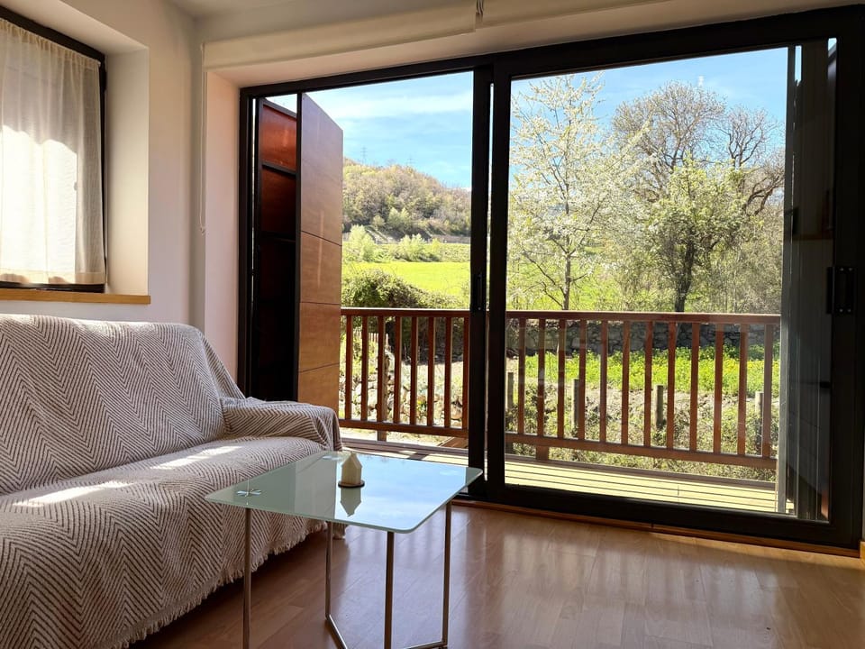 Natural landscape, Garden, Balcony/Terrace, Living room, Mountain view