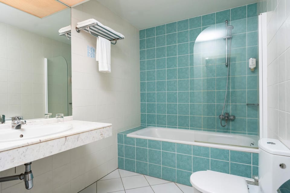 Toilet, Bathroom, towels
