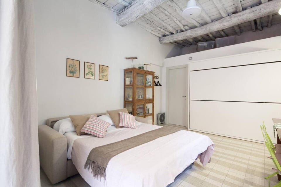 Bed, Living room