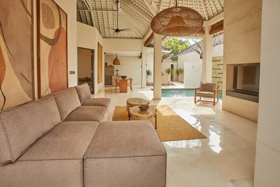 TV and multimedia, Living room, Seating area, Swimming pool, kitchen