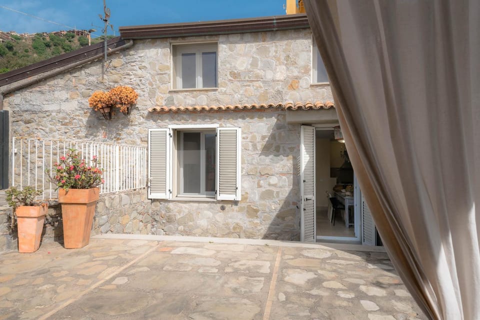 Property building, Balcony/Terrace