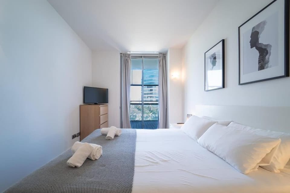 Unique Rentals-Seafront Luxe Suites House in Barcelona
