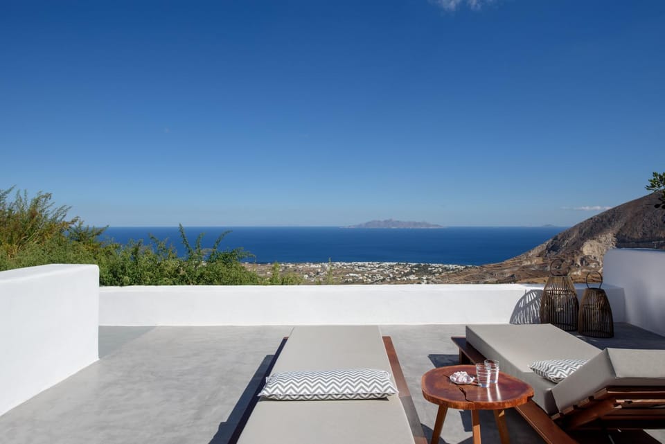 Property building, Patio, Day, Natural landscape, View (from property/room), Balcony/Terrace, Lounge or bar, Mountain view, Sea view