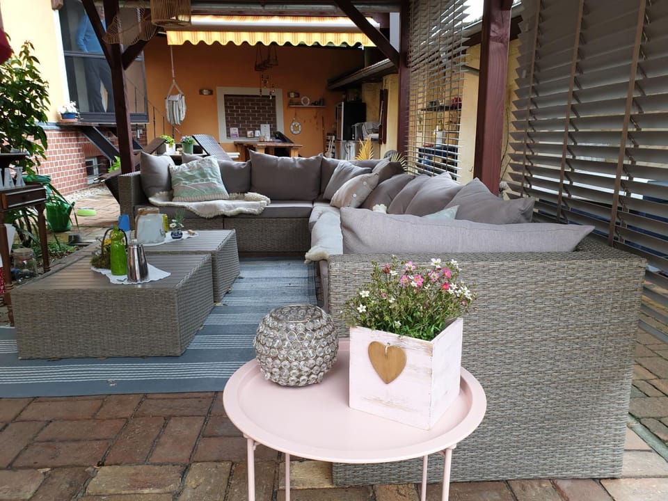 Property building, BBQ facilities, Balcony/Terrace
