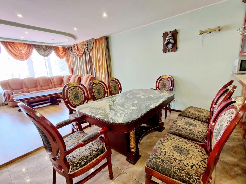 Living room, Dining area