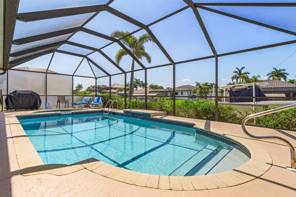Swimming pool, sunbed