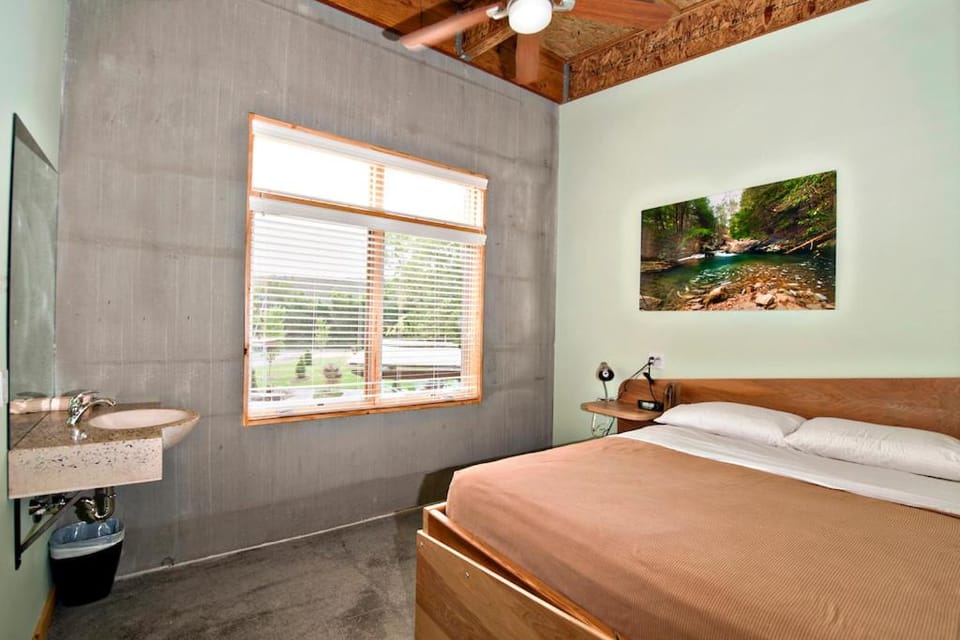 The Crash Pad: An Uncommon Hostel Hostel in Chattanooga
