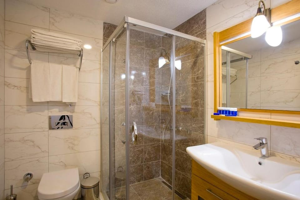 Shower, Bathroom, towels